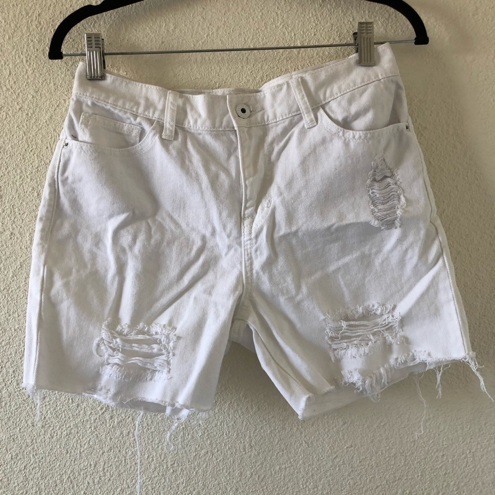 White Sneak Peek boyfriend denim shorts size small